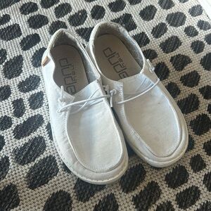 Girls size 1 hey dudes